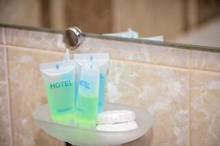 Отель Rubin Hotel Горис Трехместный номер с ванной-11